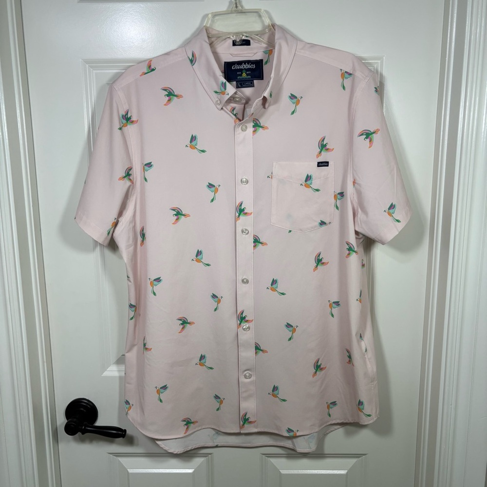 Chubbies The Parrot Party Performance Friday Short Sleeve Button-Down Shirt L